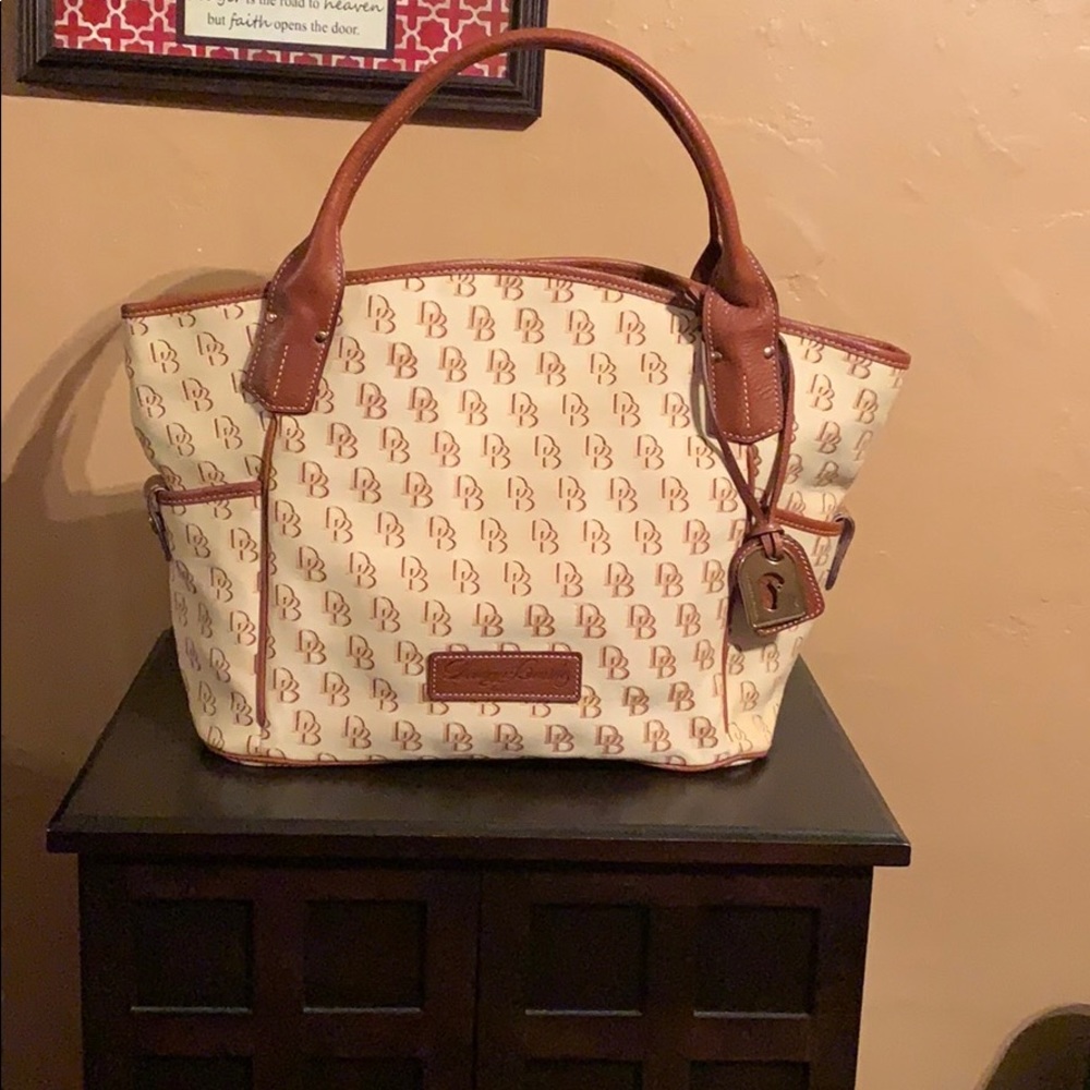 Dooney and Bourke Signature tote!